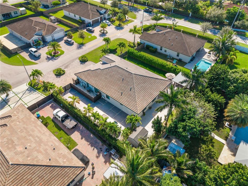 For Sale: $1,100,000 (4 beds, 3 baths, 2850 Square Feet)