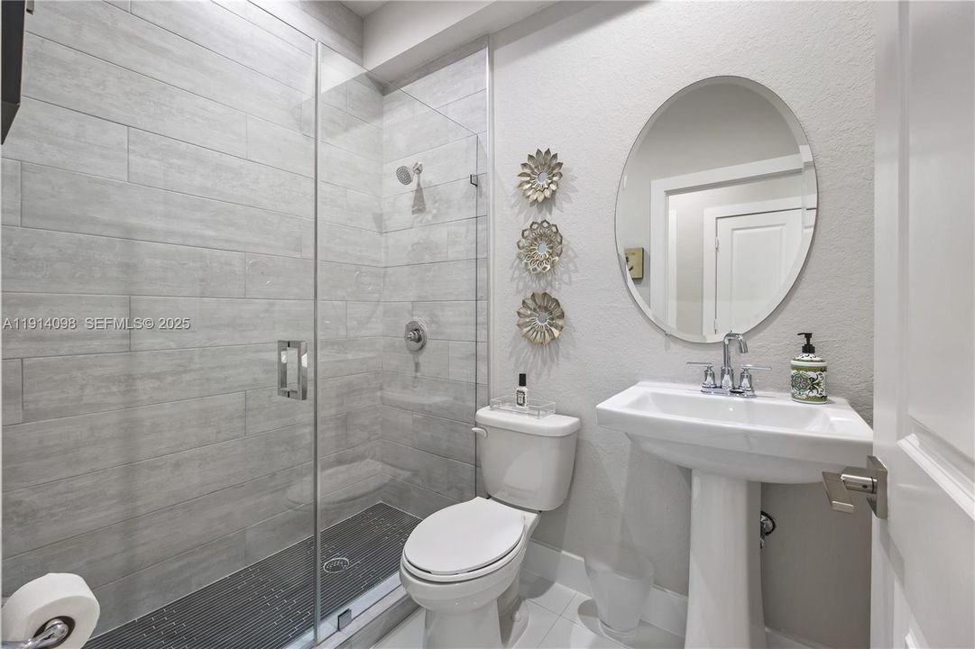 For Sale: $1,100,000 (4 beds, 3 baths, 2850 Square Feet)