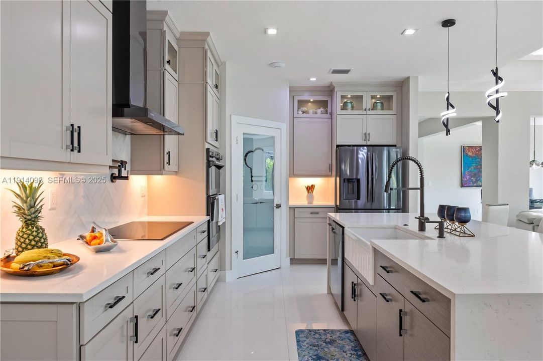 For Sale: $1,100,000 (4 beds, 3 baths, 2850 Square Feet)