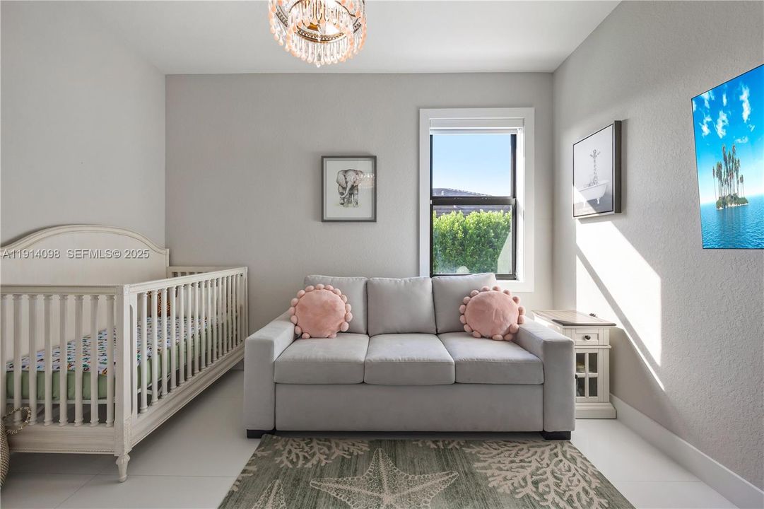 For Sale: $1,100,000 (4 beds, 3 baths, 2850 Square Feet)