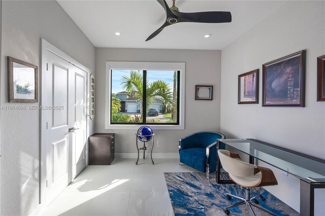 For Sale: $1,100,000 (4 beds, 3 baths, 2850 Square Feet)