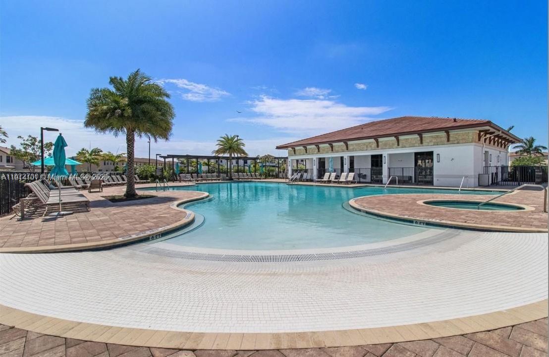 出租: $3,150 (3 贝兹, 2 浴室, 1483 平方英尺)