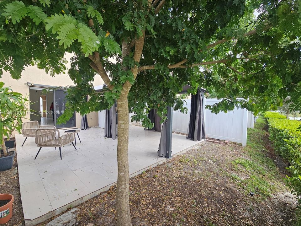 出租: $3,150 (3 贝兹, 2 浴室, 1483 平方英尺)