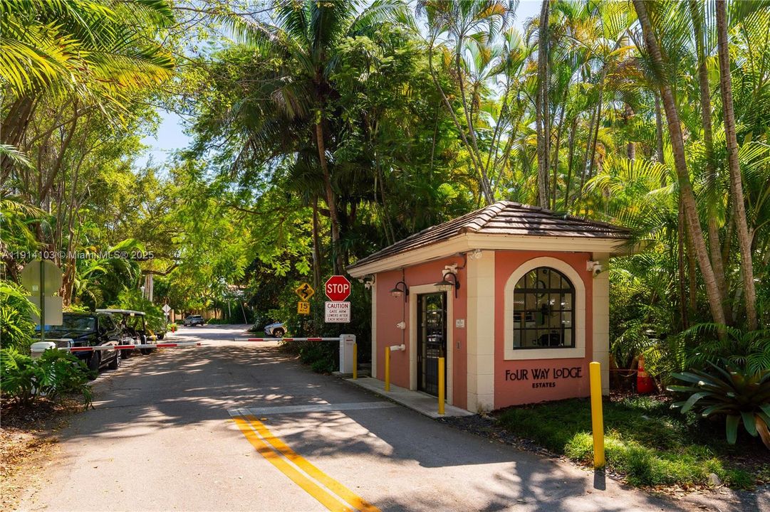 En Venta: $3,350,000 (4 camas, 3 baños, 2622 Pies cuadrados)