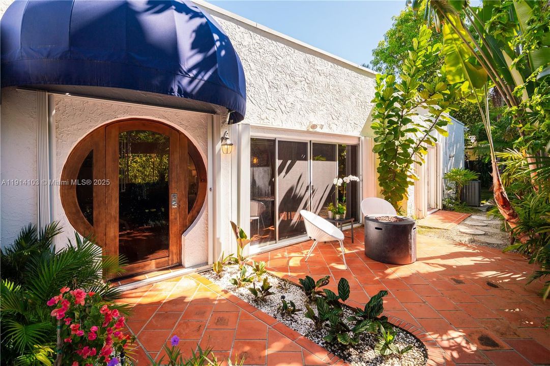 En Venta: $3,350,000 (4 camas, 3 baños, 2622 Pies cuadrados)