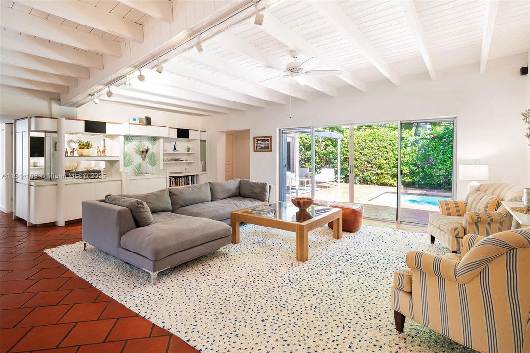 En Venta: $3,350,000 (4 camas, 3 baños, 2622 Pies cuadrados)