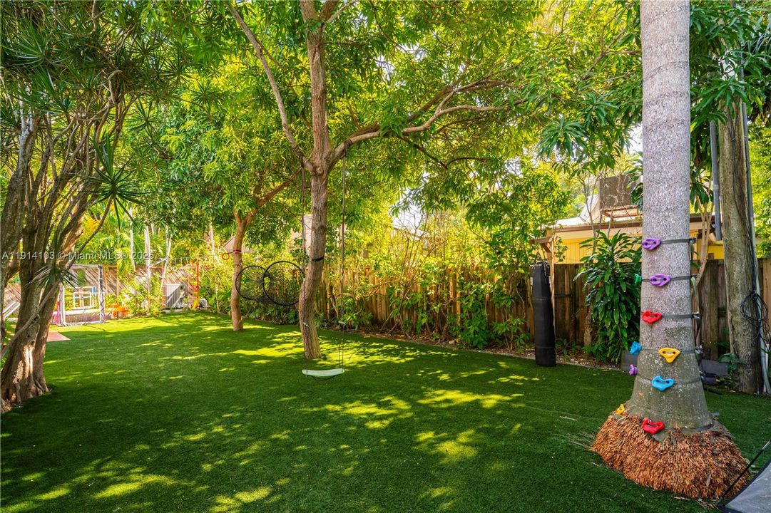 En Venta: $3,350,000 (4 camas, 3 baños, 2622 Pies cuadrados)