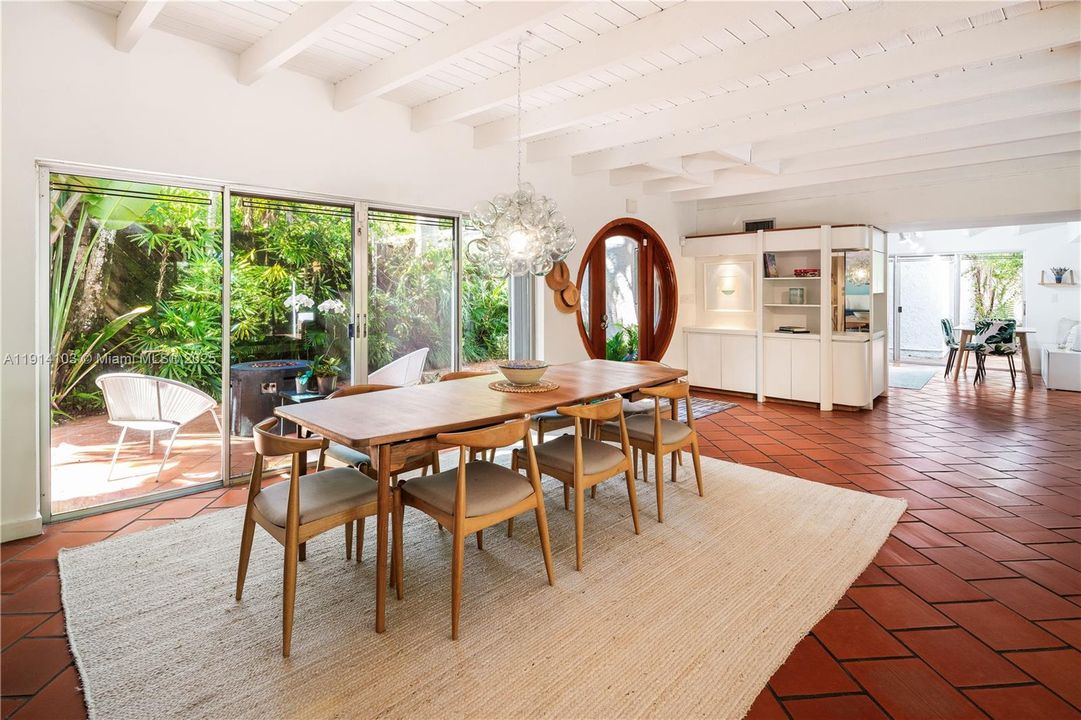 En Venta: $3,350,000 (4 camas, 3 baños, 2622 Pies cuadrados)