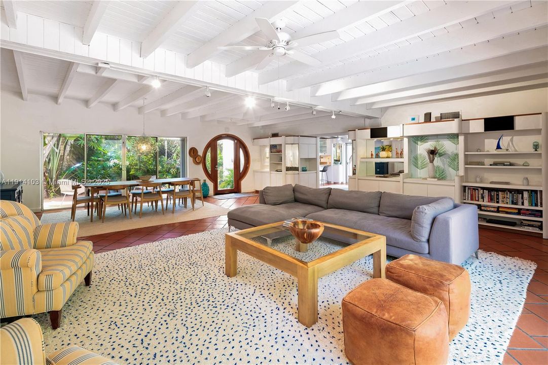 En Venta: $3,350,000 (4 camas, 3 baños, 2622 Pies cuadrados)