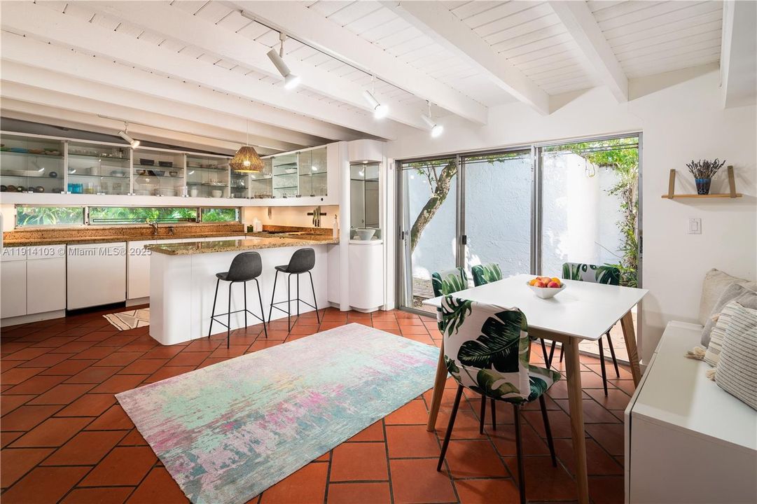 En Venta: $3,350,000 (4 camas, 3 baños, 2622 Pies cuadrados)