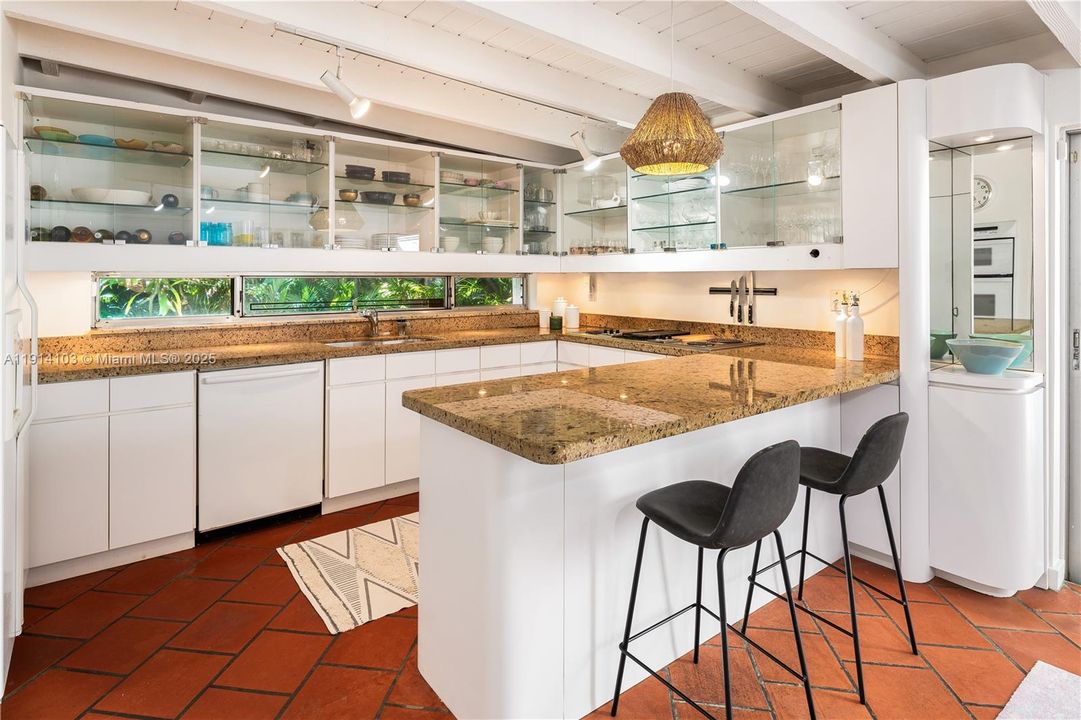 En Venta: $3,350,000 (4 camas, 3 baños, 2622 Pies cuadrados)