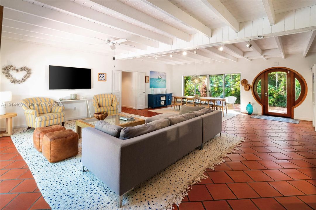 En Venta: $3,350,000 (4 camas, 3 baños, 2622 Pies cuadrados)