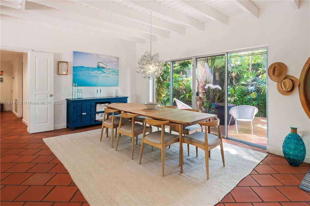 En Venta: $3,350,000 (4 camas, 3 baños, 2622 Pies cuadrados)