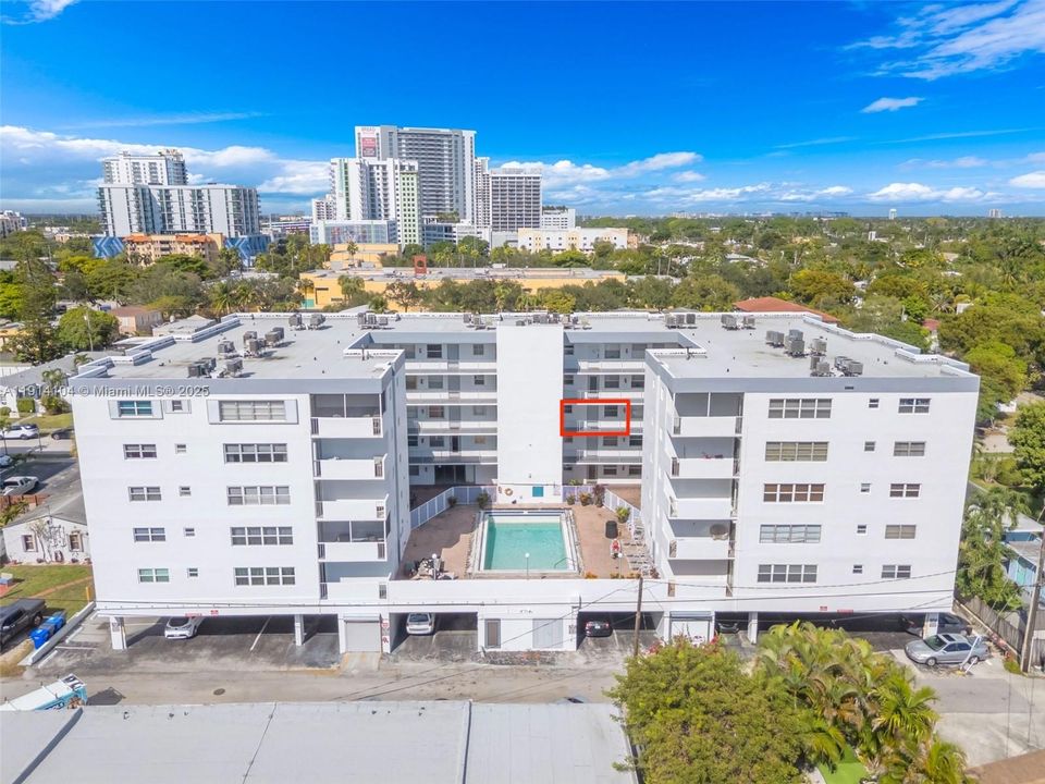 На продажу: $185,000 (1 спален, 1 ванн, 637 Квадратных фут)