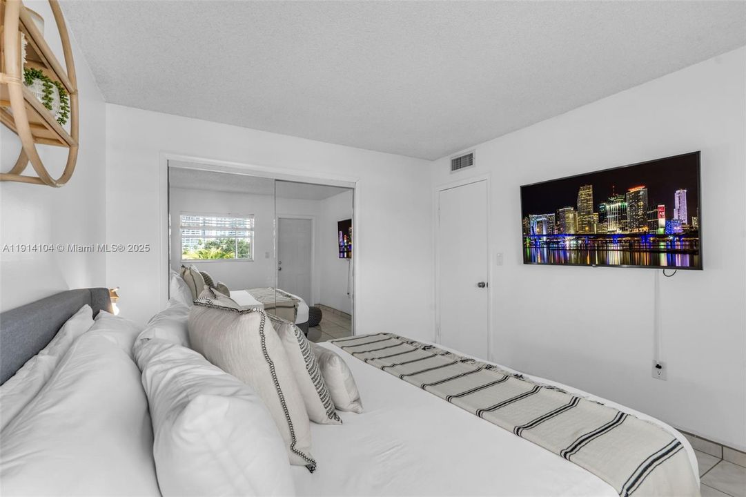 На продажу: $185,000 (1 спален, 1 ванн, 637 Квадратных фут)