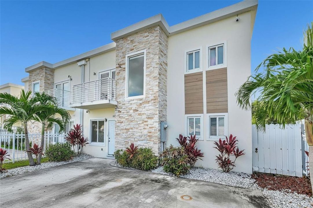 На продажу: $545,000 (4 спален, 3 ванн, 1476 Квадратных фут)