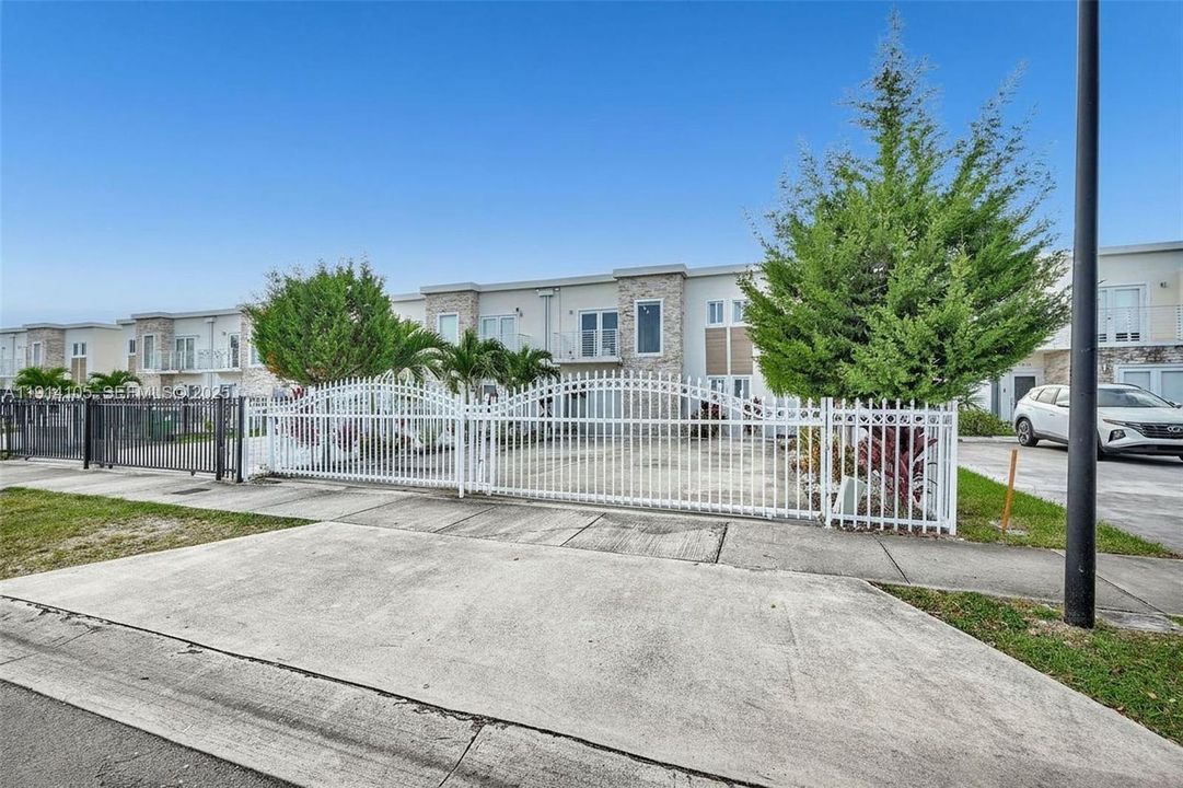 На продажу: $545,000 (4 спален, 3 ванн, 1476 Квадратных фут)