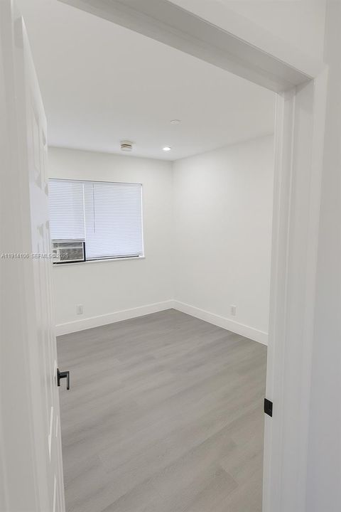 В аренду: $1,945 (2 спален, 1 ванн, 750 Квадратных фут)