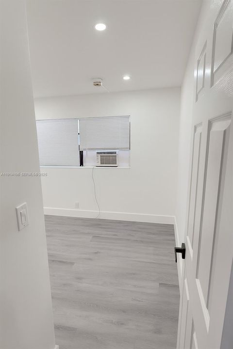 В аренду: $1,945 (2 спален, 1 ванн, 750 Квадратных фут)