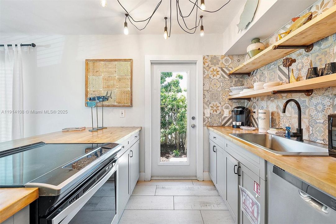 待售: $750,000 (0 贝兹, 0 浴室, 1752 平方英尺)