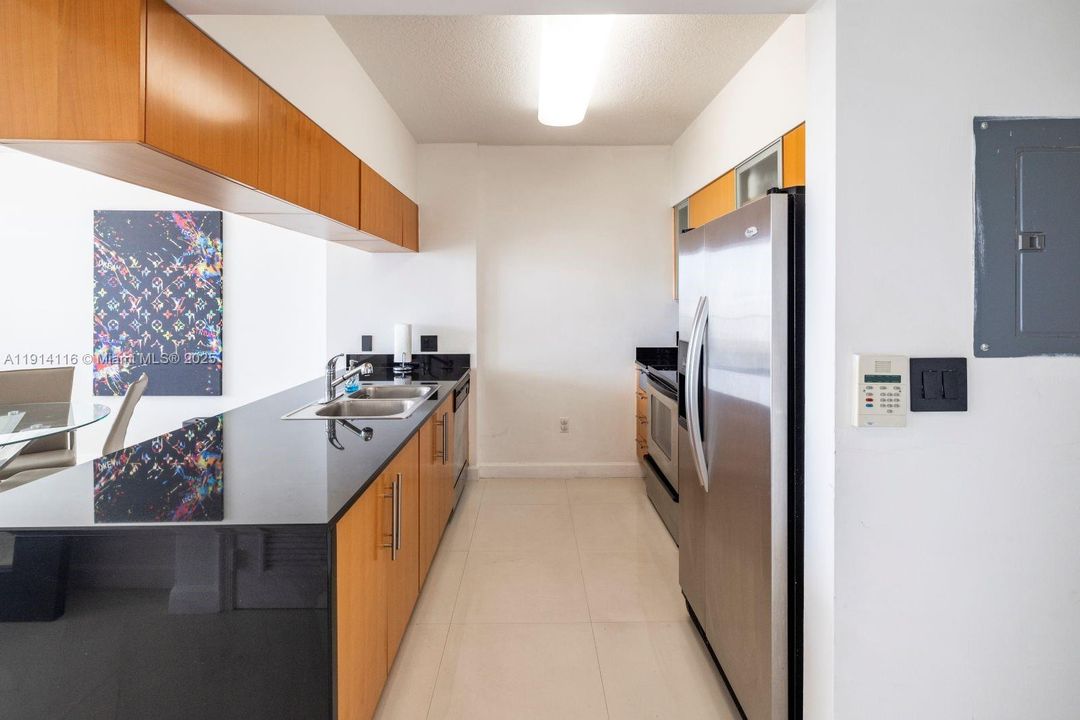 Active With Contract: $350,000 (1 beds, 1 baths, 791 Square Feet)