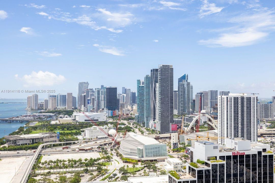 Active With Contract: $350,000 (1 beds, 1 baths, 791 Square Feet)