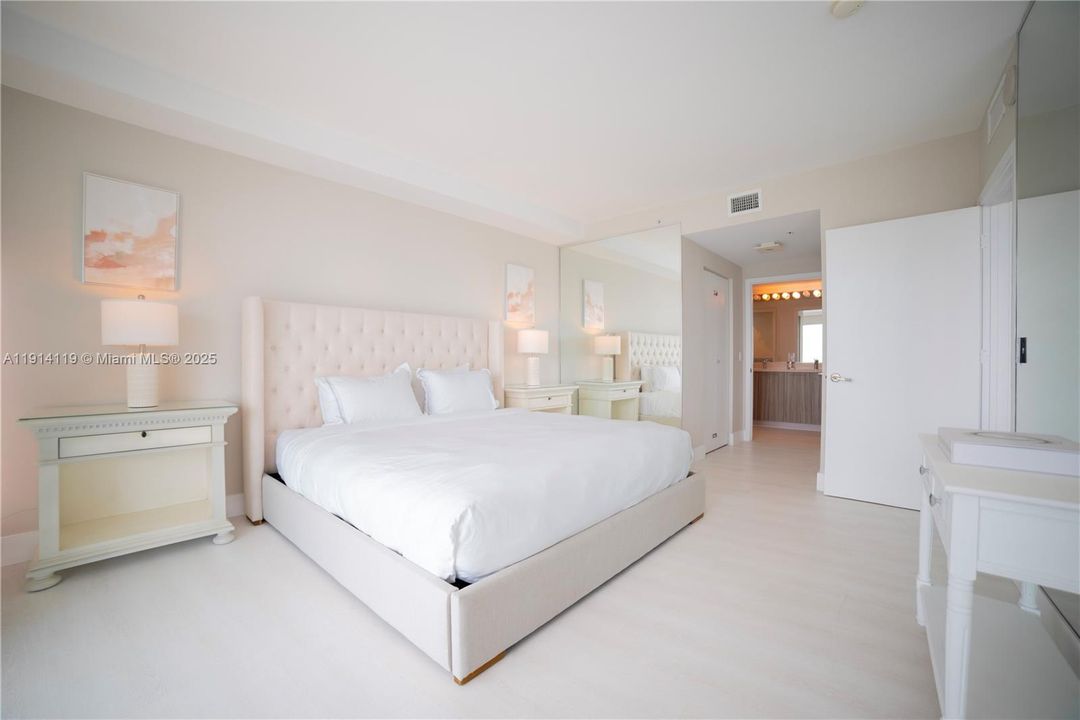 Active With Contract: $5,700 (2 beds, 2 baths, 952 Square Feet)