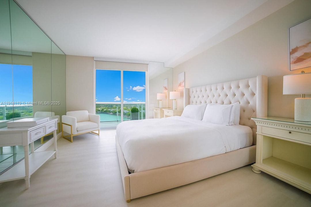 Active With Contract: $5,700 (2 beds, 2 baths, 952 Square Feet)