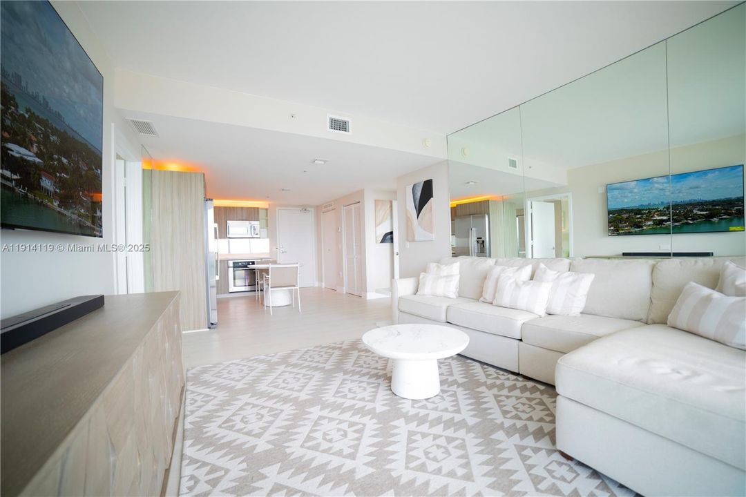 Active With Contract: $5,700 (2 beds, 2 baths, 952 Square Feet)