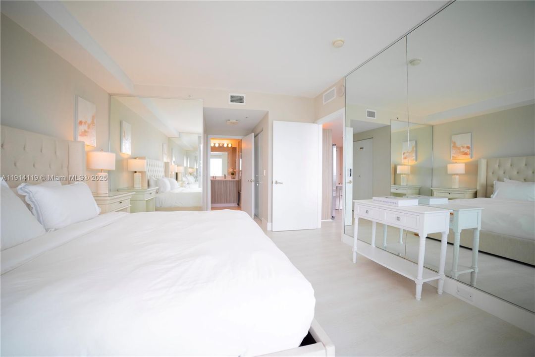 Active With Contract: $5,700 (2 beds, 2 baths, 952 Square Feet)