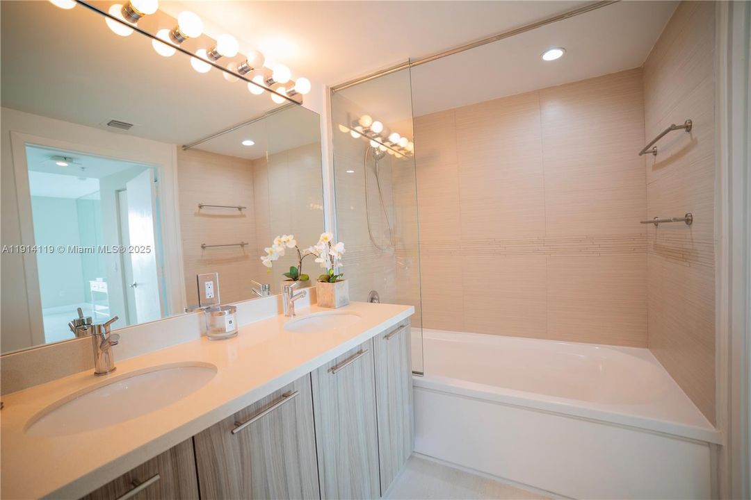 Active With Contract: $5,700 (2 beds, 2 baths, 952 Square Feet)