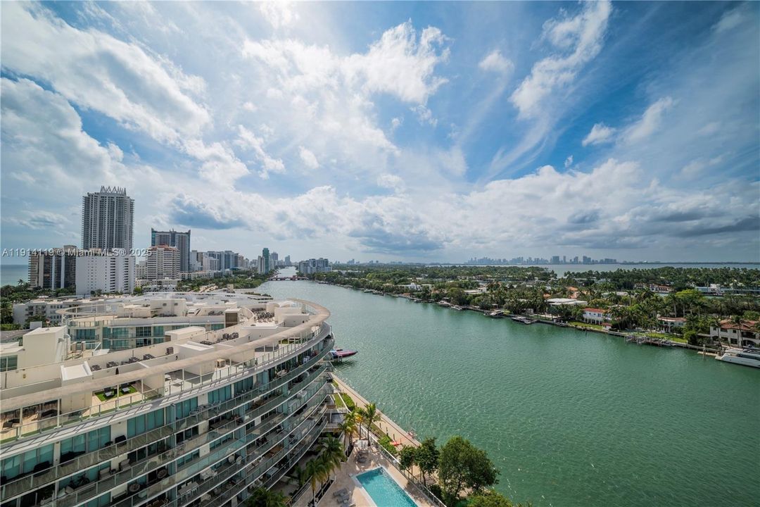 Active With Contract: $5,700 (2 beds, 2 baths, 952 Square Feet)
