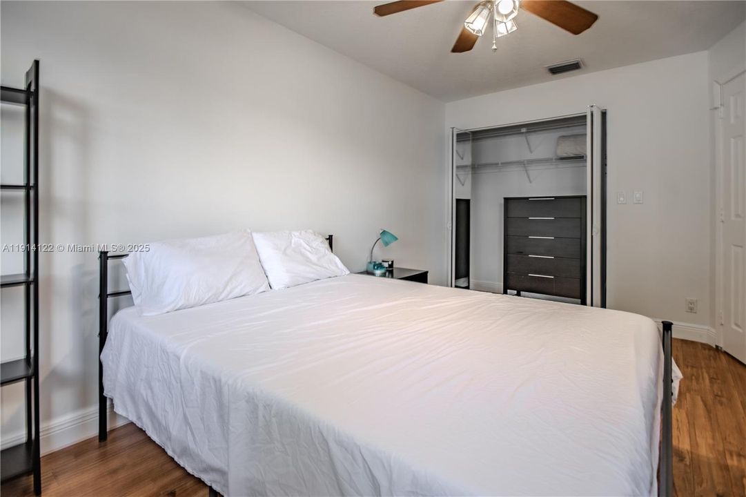 En Venta: $395,000 (2 camas, 2 baños, 1266 Pies cuadrados)