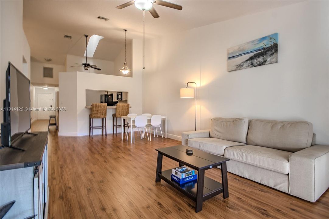 En Venta: $395,000 (2 camas, 2 baños, 1266 Pies cuadrados)