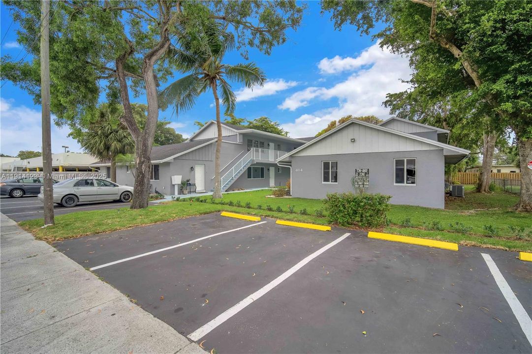 出租: $2,350 (2 贝兹, 2 浴室, 870 平方英尺)