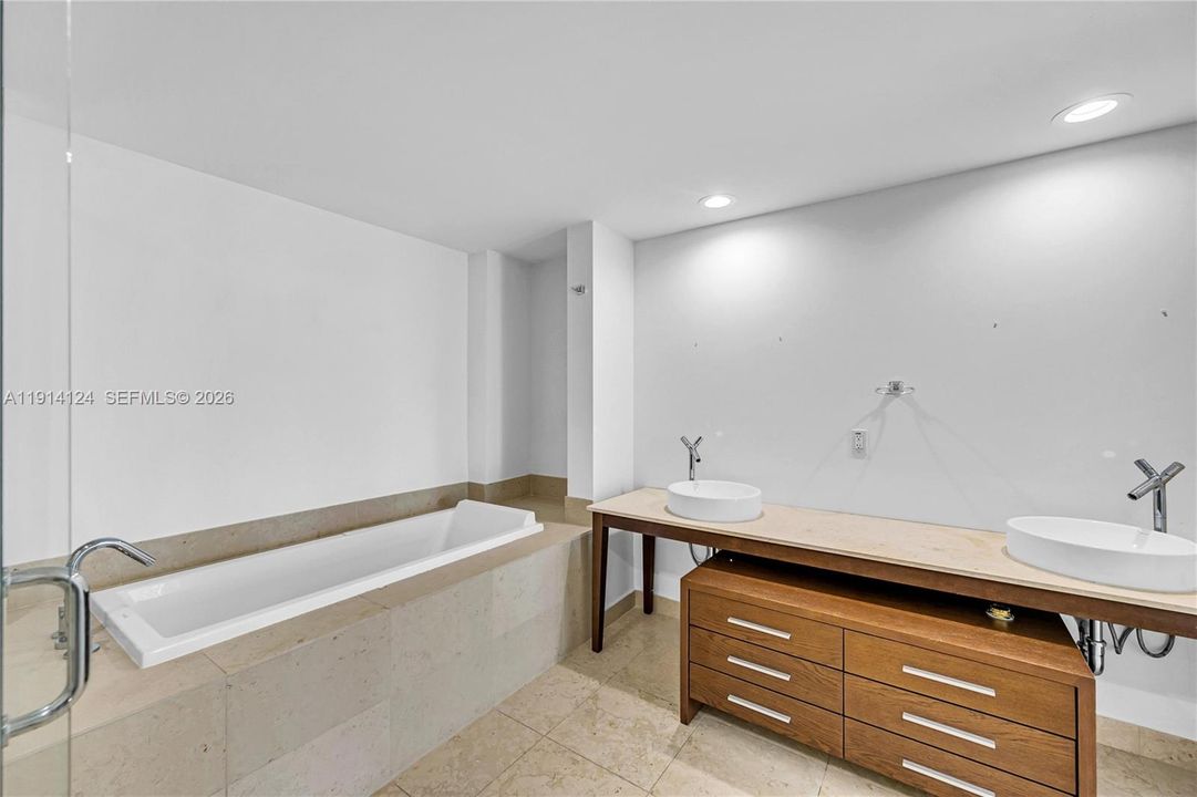 For Sale: $1,199,000 (2 beds, 2 baths, 1518 Square Feet)