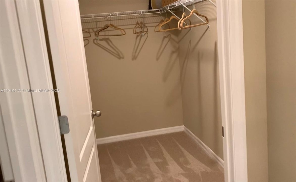 For Sale: $380,000 (4 beds, 2 baths, 1800 Square Feet)