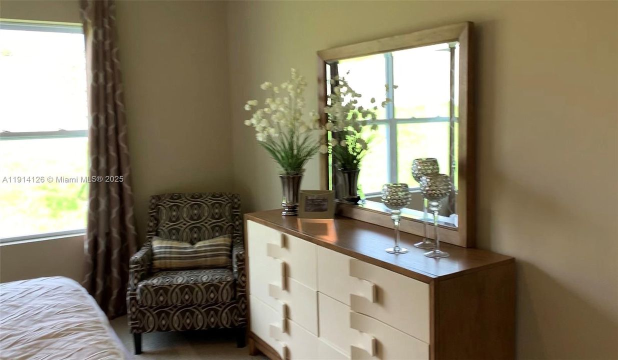 For Sale: $380,000 (4 beds, 2 baths, 1800 Square Feet)