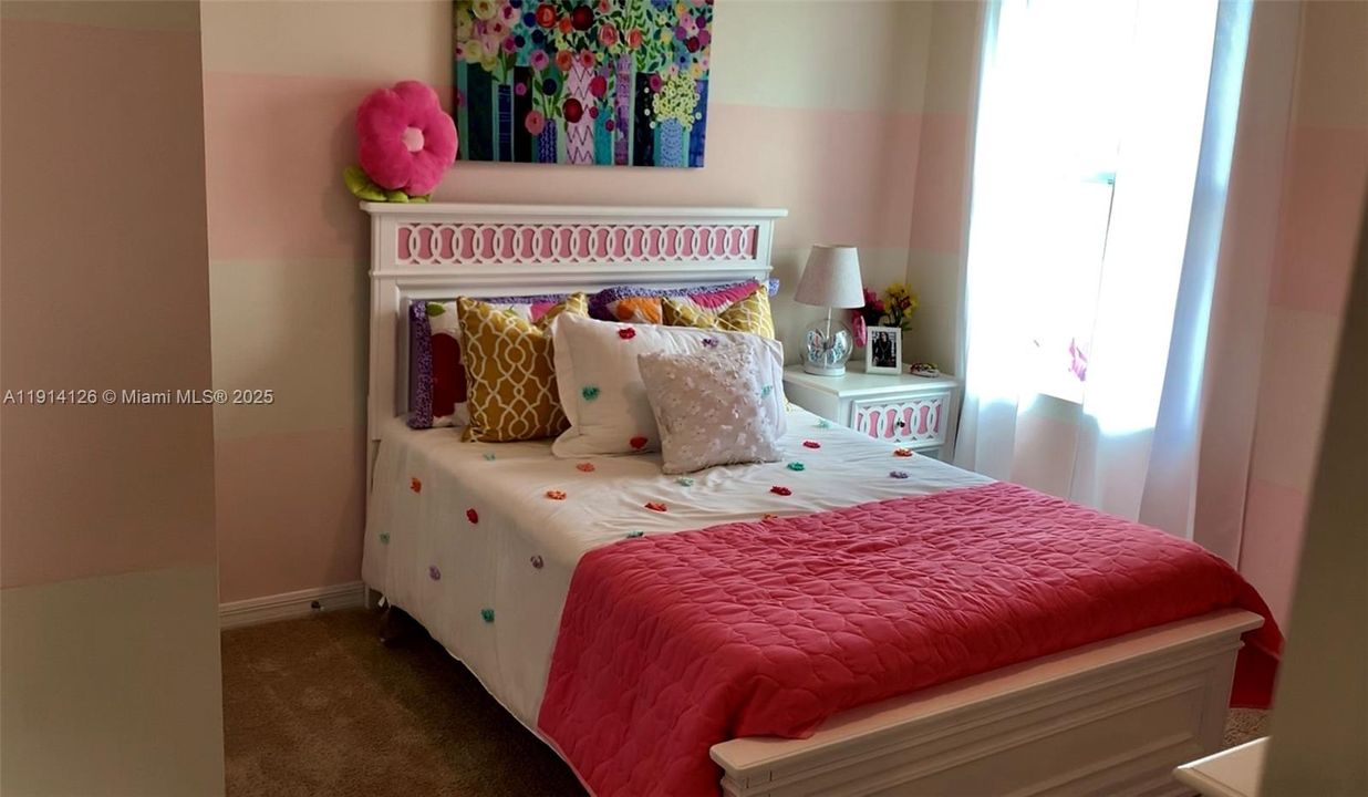 For Sale: $380,000 (4 beds, 2 baths, 1800 Square Feet)