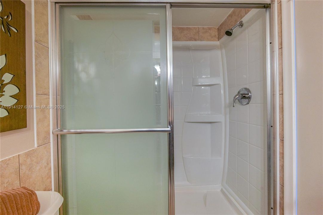 待售: $99,900 (1 贝兹, 1 浴室, 928 平方英尺)