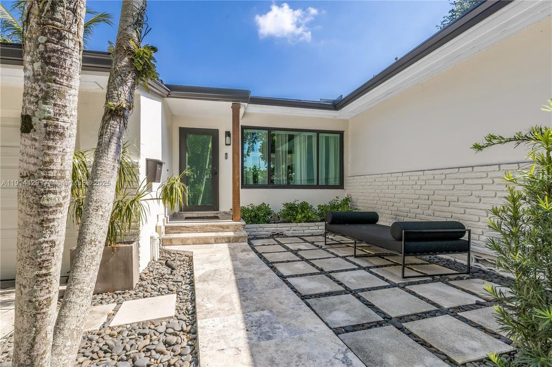 Active With Contract: $7,950 (2 beds, 2 baths, 1434 Square Feet)