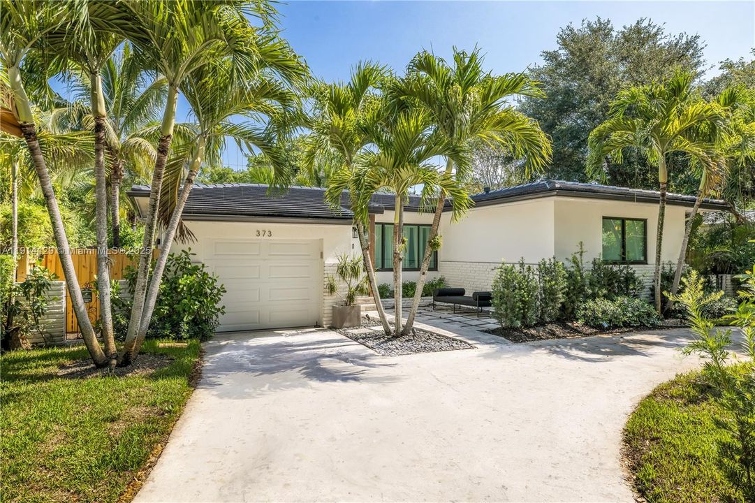 Active With Contract: $7,950 (2 beds, 2 baths, 1434 Square Feet)