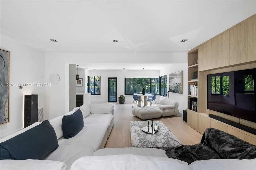 Active With Contract: $7,950 (2 beds, 2 baths, 1434 Square Feet)