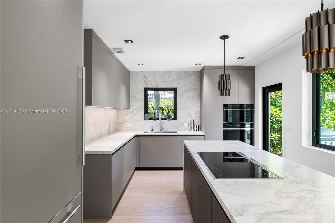 Active With Contract: $7,950 (2 beds, 2 baths, 1434 Square Feet)