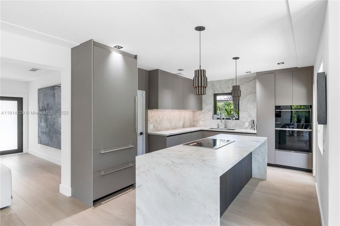 Active With Contract: $7,950 (2 beds, 2 baths, 1434 Square Feet)