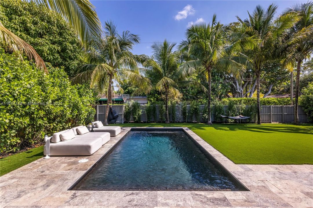 Active With Contract: $7,950 (2 beds, 2 baths, 1434 Square Feet)