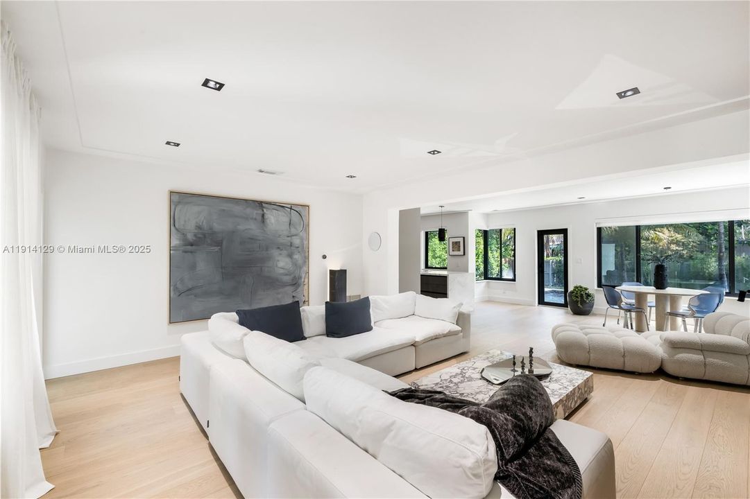 Active With Contract: $7,950 (2 beds, 2 baths, 1434 Square Feet)