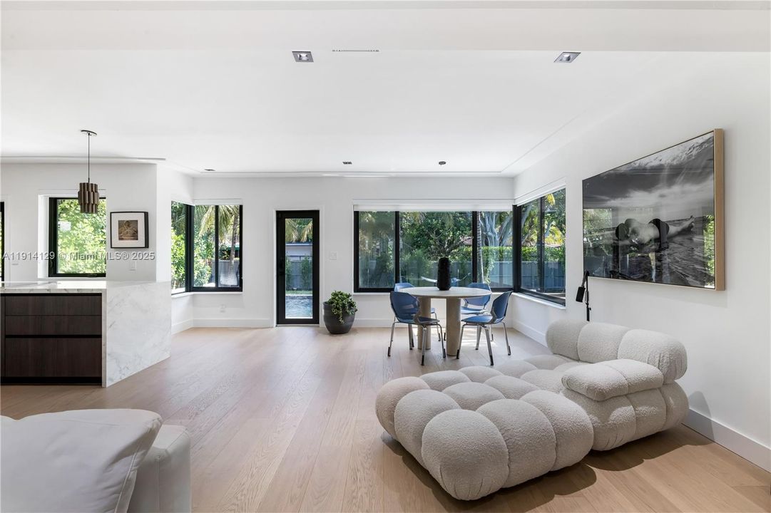 Active With Contract: $7,950 (2 beds, 2 baths, 1434 Square Feet)