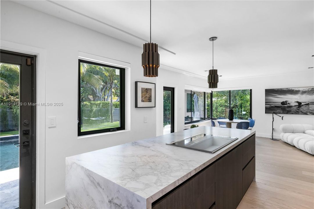 Active With Contract: $7,950 (2 beds, 2 baths, 1434 Square Feet)