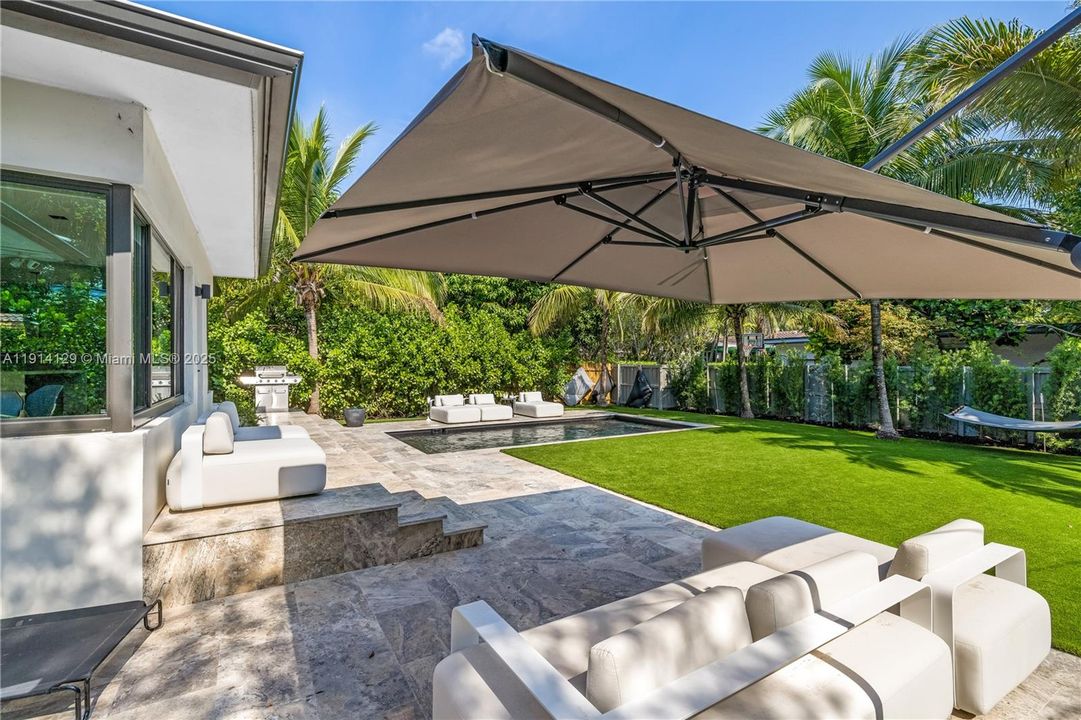 Active With Contract: $7,950 (2 beds, 2 baths, 1434 Square Feet)